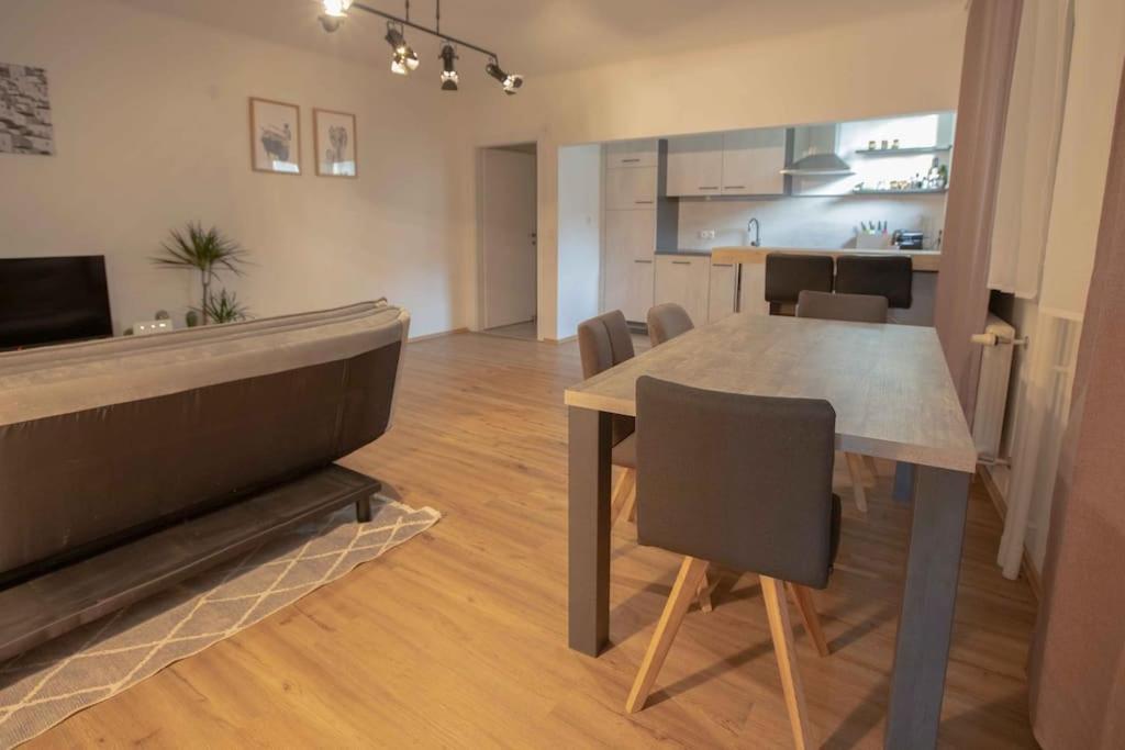 Spacious 63qm Flat Private Balcony