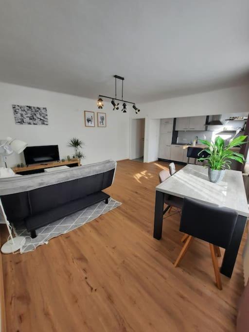 Spacious 63qm Flat Private Balcony Appartement Graz